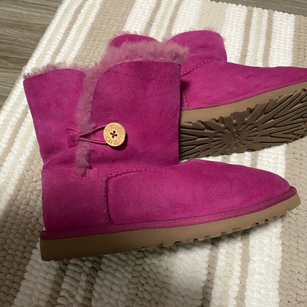 Ugg’s boots - Picture 2 of 2